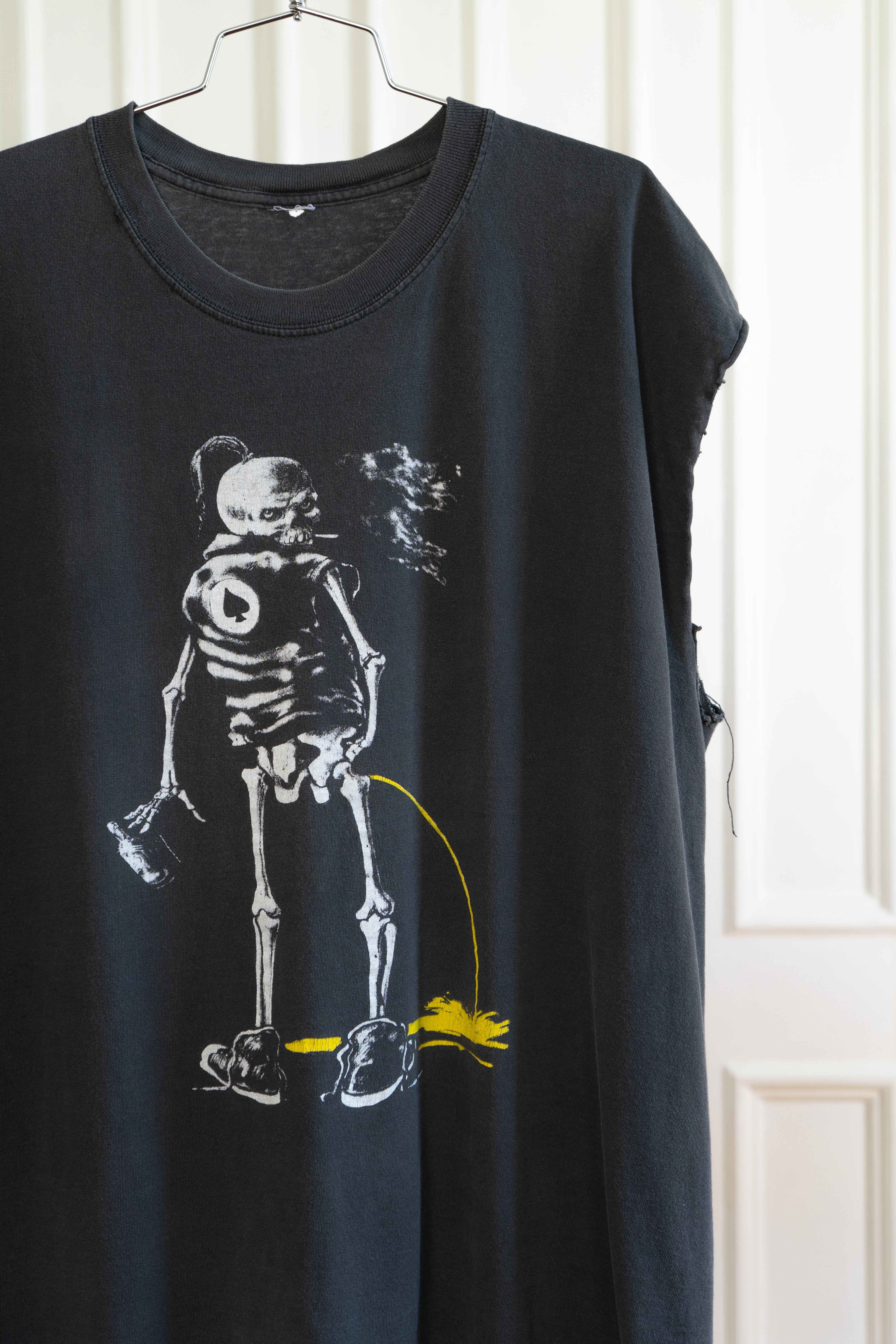 2000s Skeleton Pissing